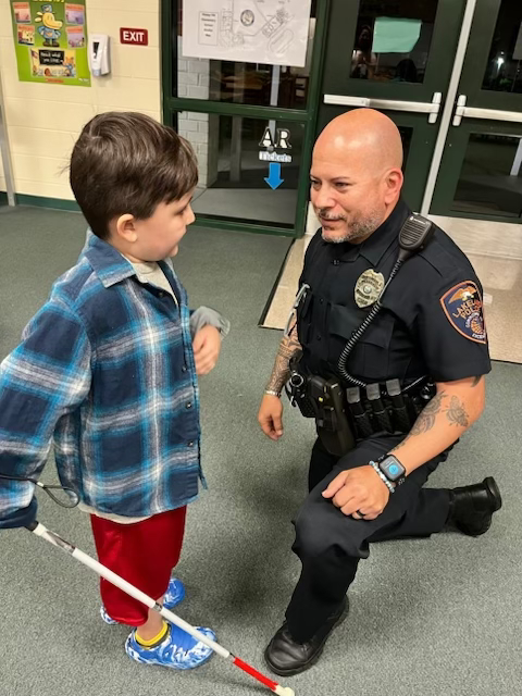 school resource officer talking to blind student - become a FASRO member